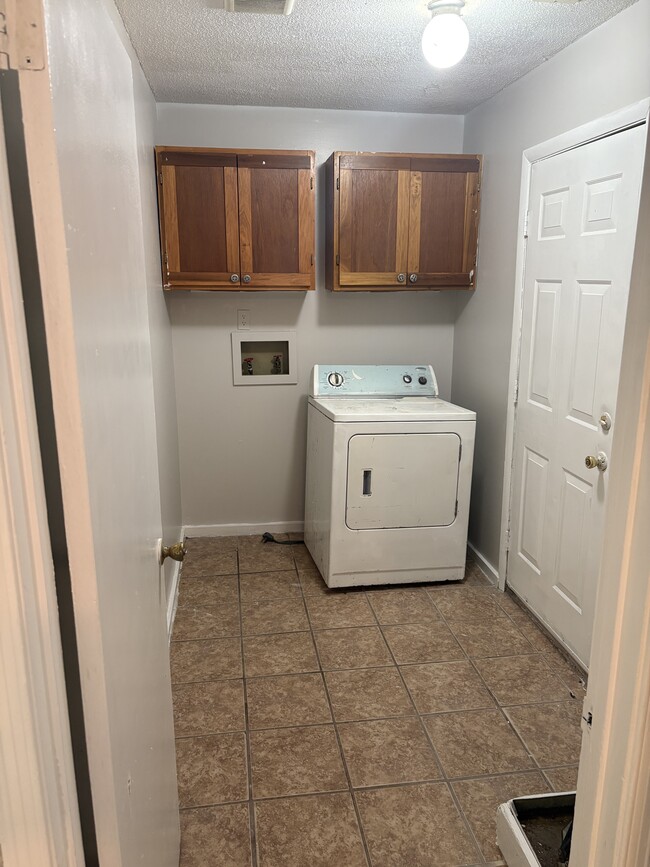 Building Photo - 2028 Yancey Ave