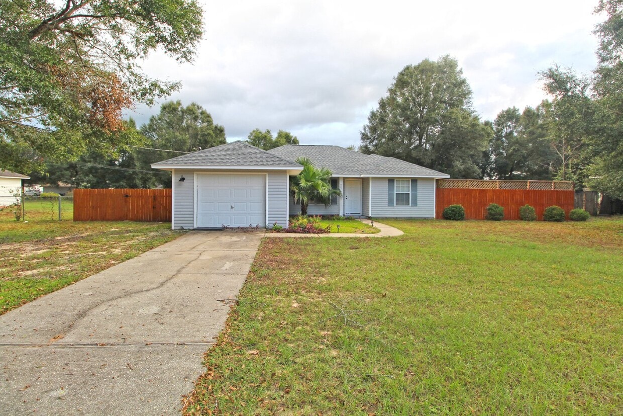 Stunning 3Bedroom Home with a Pool and La... Apartment for Rent in