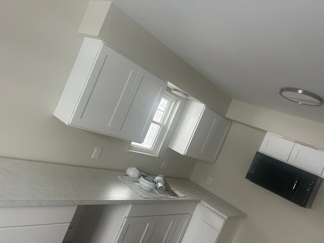 Building Photo - 2510 10th Ave