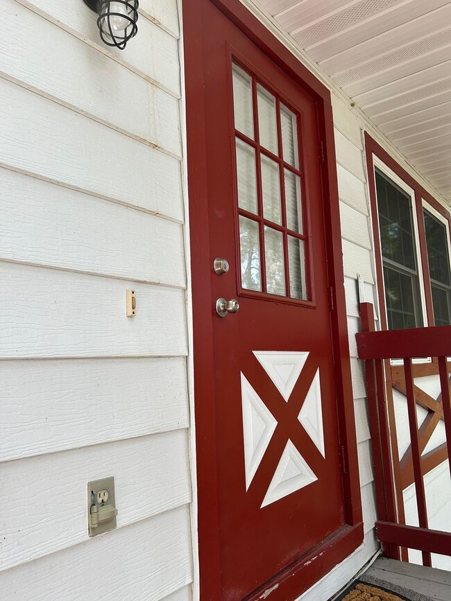 Building Photo - Fully furnished 55+ short term