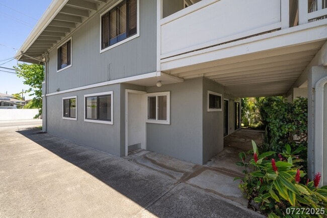 Building Photo - Beautiful and Large 3 bedroom 2.5 bath SFH...