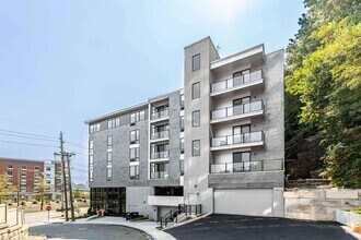Building Photo - 8621 River Rd