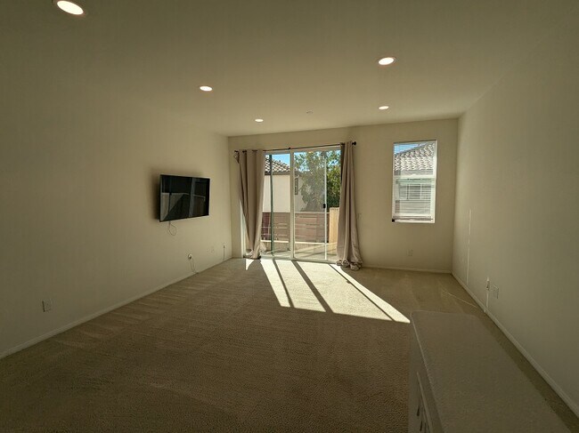 Foto del edificio - 952 Tarragon Ln