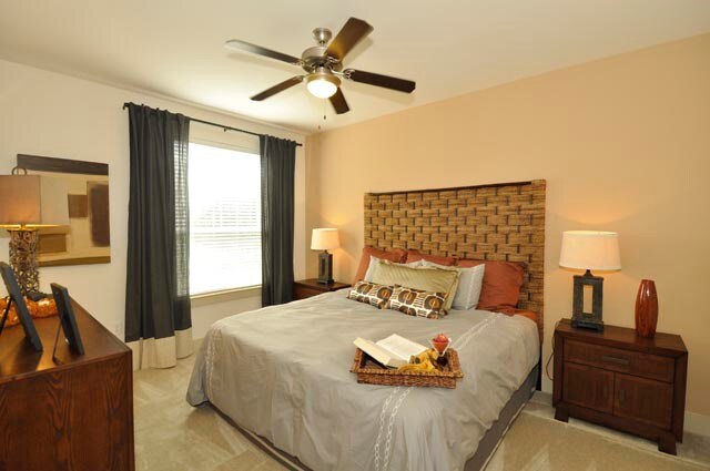Foto del edificio - 1113 Falcon Park Dr