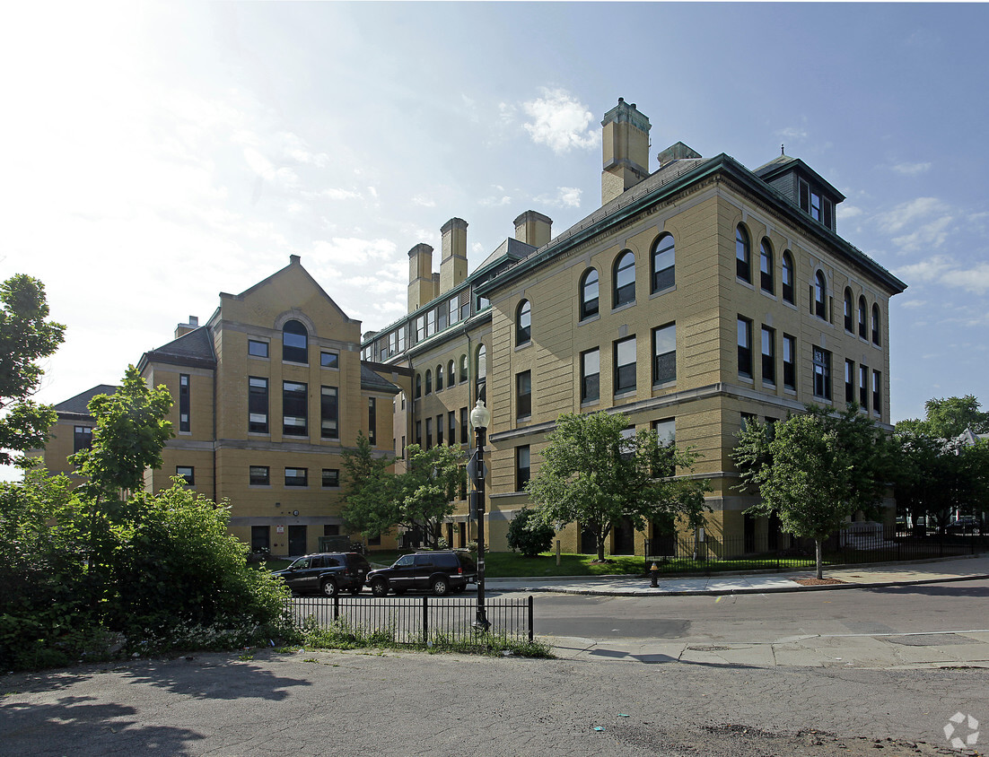 Building Photo - Latin Academy I