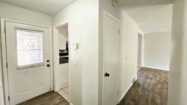 Building Photo - 3 Bedroom-Updated-Large Fenced Backyard