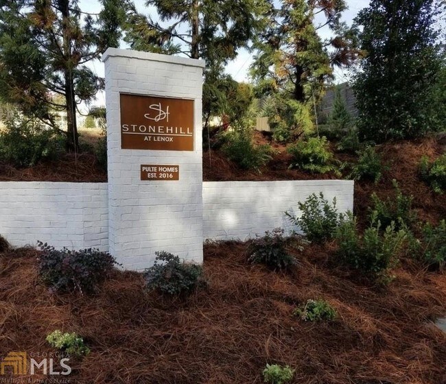 Foto del edificio - 824 Stone Ridge Ln NE