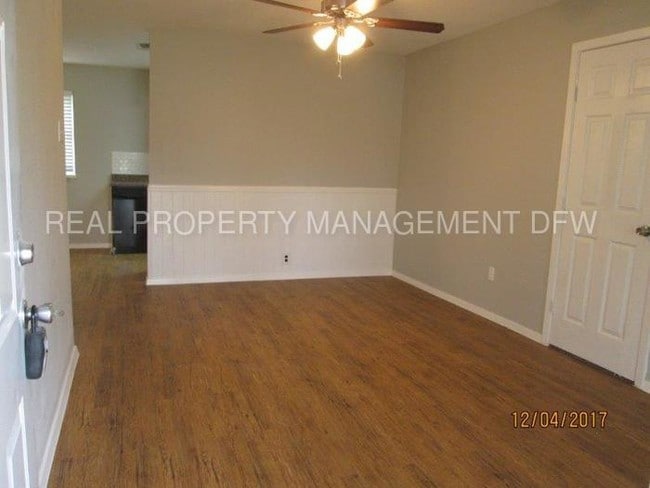 Building Photo - 716 SW Southridge Dr
