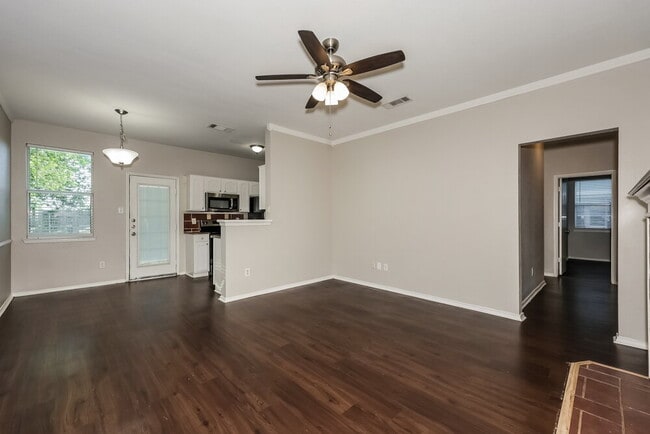 Building Photo - 916 Buffalo Springs Dr