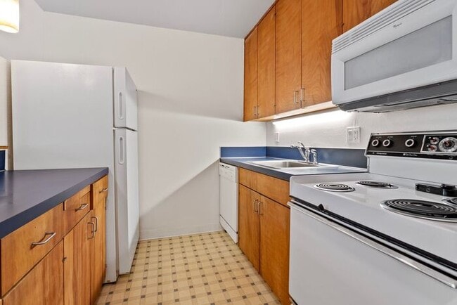 Foto del edificio - Spacious, Conveniently Located 1-Bed Near OHSU!!