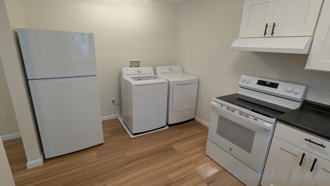 Building Photo - 250 Lovering St
