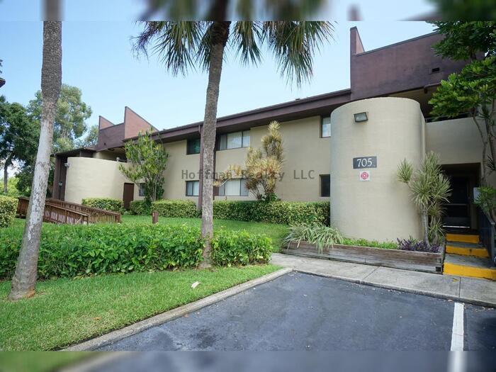 Foto principal - 3-Bed, 2-Bath, Condo in St. Petersburg
