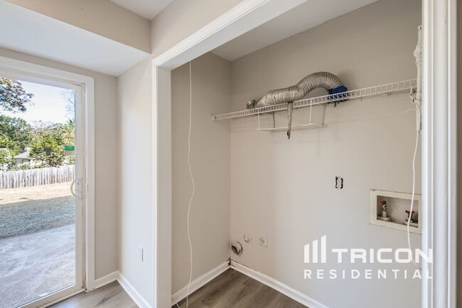 Building Photo - 9022 Jaldena Dr