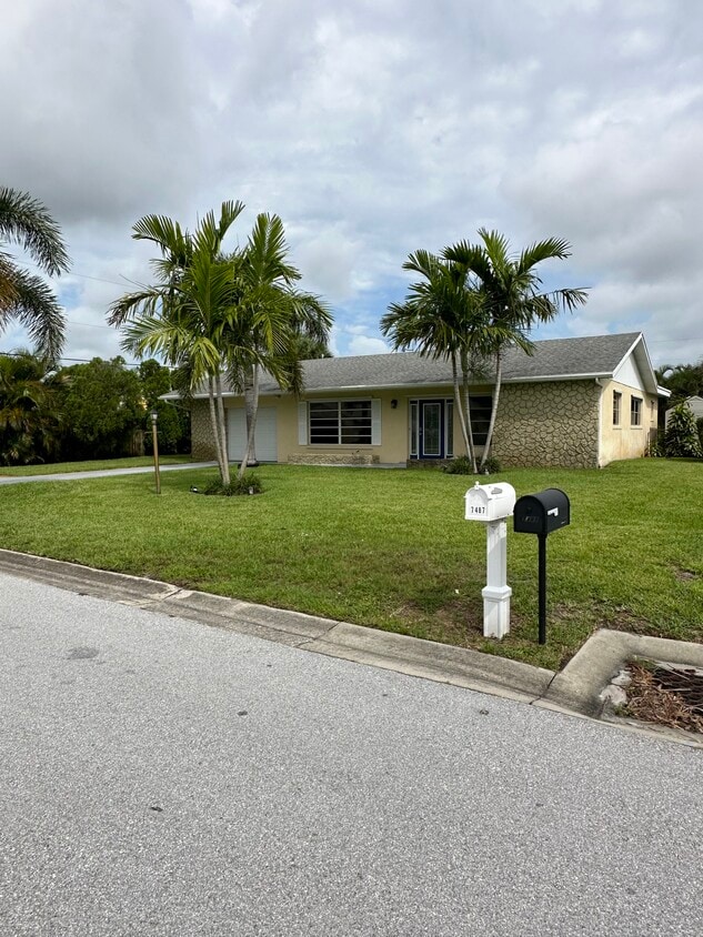 7487 SE Pelican Way, Hobe Sound, FL 33455 House Rental in Hobe Sound