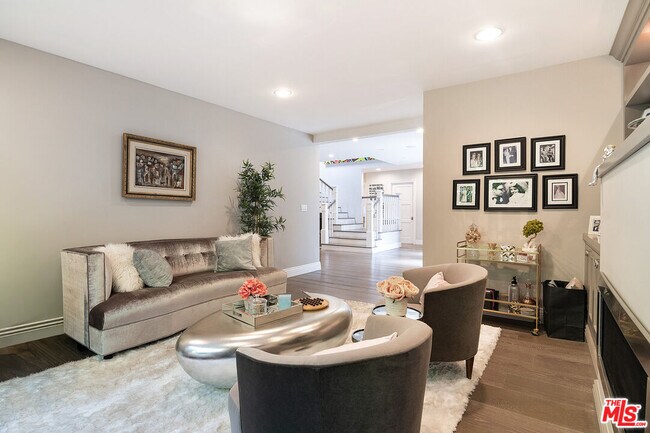 Foto del edificio - 9145 Sawyer St