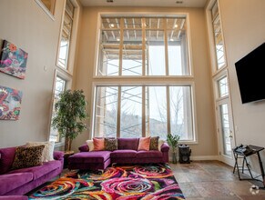 Building Photo - 678 Scenic Hills Dr