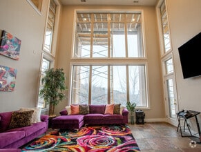 Building Photo - 678 Scenic Hills Dr