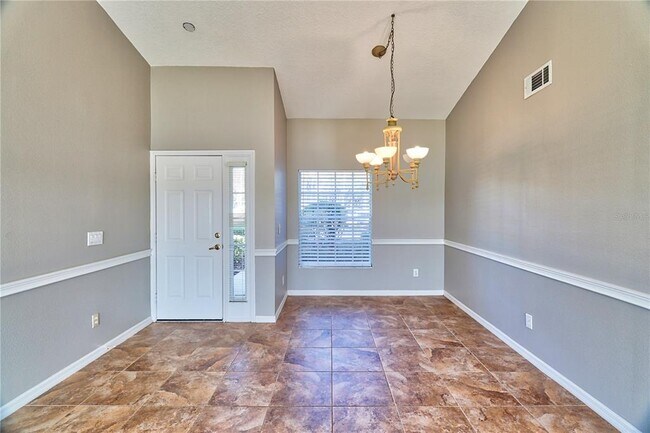 Building Photo - 303 Eagle Ridge Dr