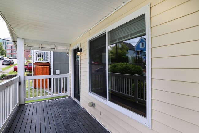 Building Photo - Adorable Everett Home for Lease- $750 off ...