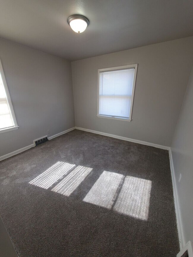 Foto del edificio - 2 Bedroom Single Family - Brand new Flooring - *HALF OFF FIRST MONTHS RENT SPECIAL*