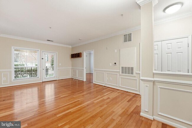 Foto del edificio - 4850 Eisenhower Ave