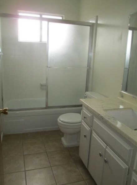 Building Photo - 557 Puccini Dr