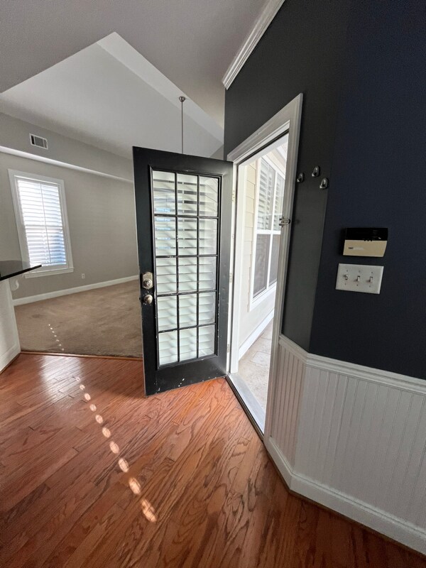 Foto del edificio - 921 Mitchell Ln