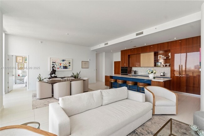 Building Photo - 2678 Tigertail Ave