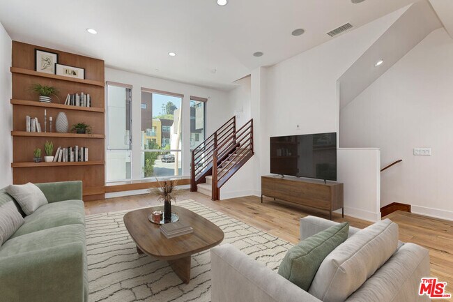 Foto del edificio - 2206 Fox Ln