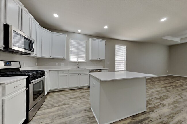 Foto del edificio - 4295 Roaring Timber Dr