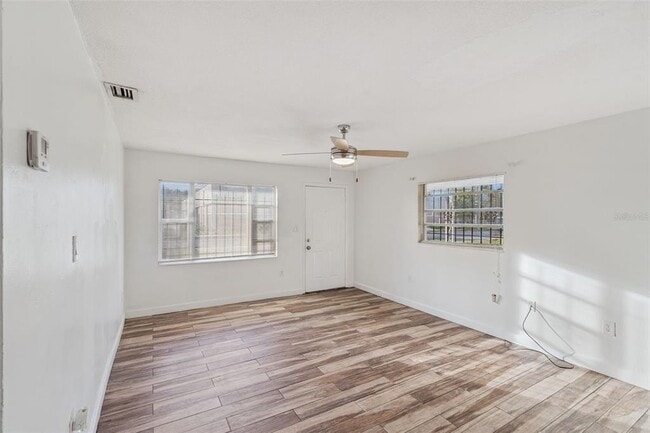 Building Photo - 715 S Westmoreland Dr