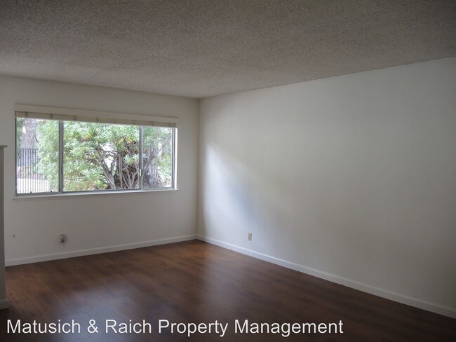 Building Photo - 2 br, 1 bath Apartment - 859 University Ave