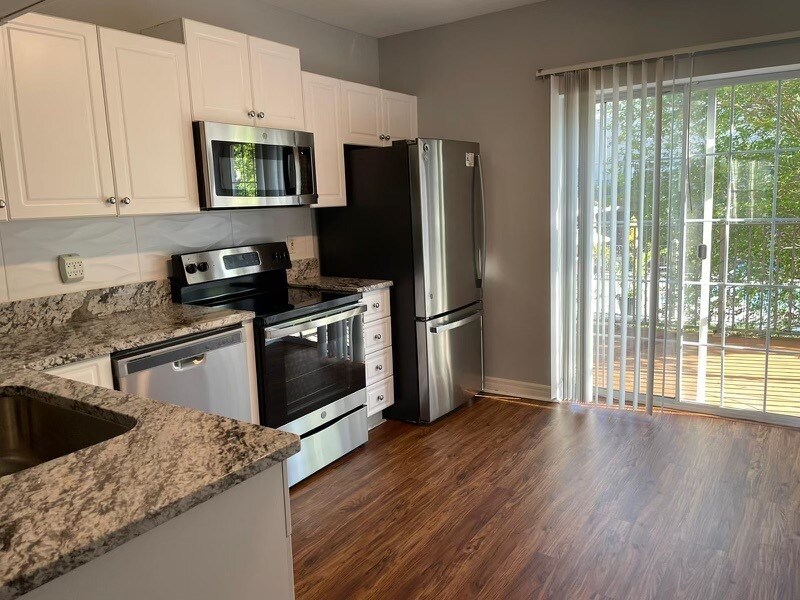 Foto principal - 310 E Ashley St