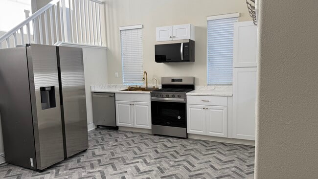 Building Photo - 829 Bamboo Dr