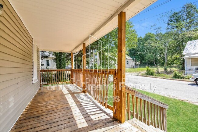 Photo - 2214 Nissen Ave House