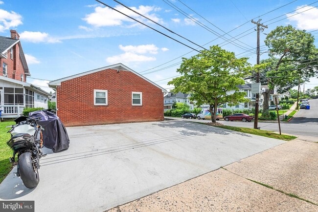 Building Photo - 703 Virginia Ave