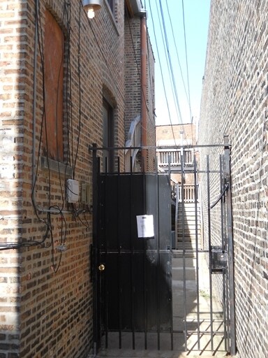 Building Photo - 701 E 79th St