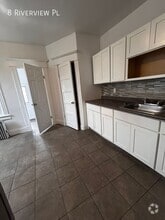 Building Photo - 8 Riverview Pl