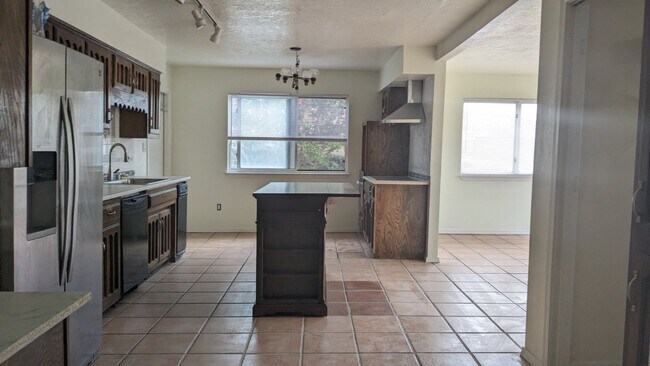 Foto del edificio - 4519 Larchmont Dr NE