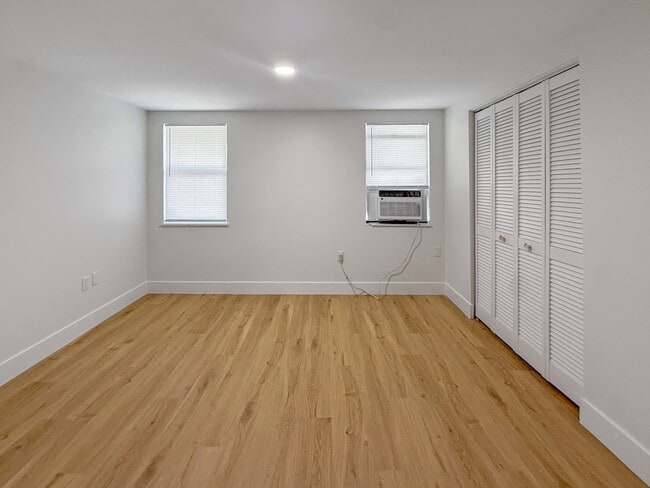 Building Photo - 204 2nd St