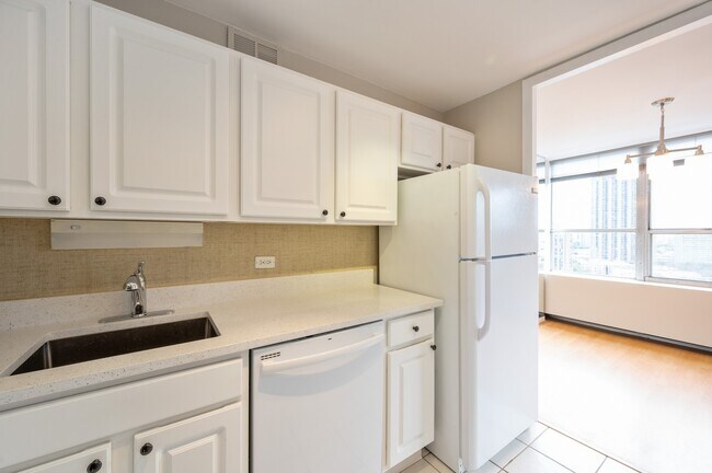 Foto del edificio - 655 W Irving Park Rd