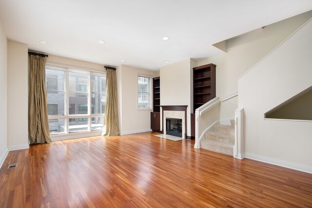 Foto del edificio - 2653 N Hermitage Ave