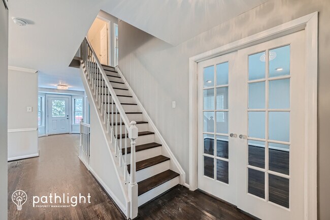 Building Photo - 5 Saddlestone Court