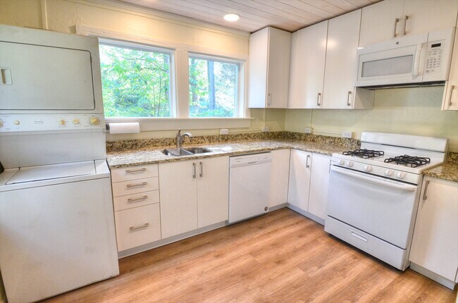 Foto del edificio - 1205 N Greensboro St