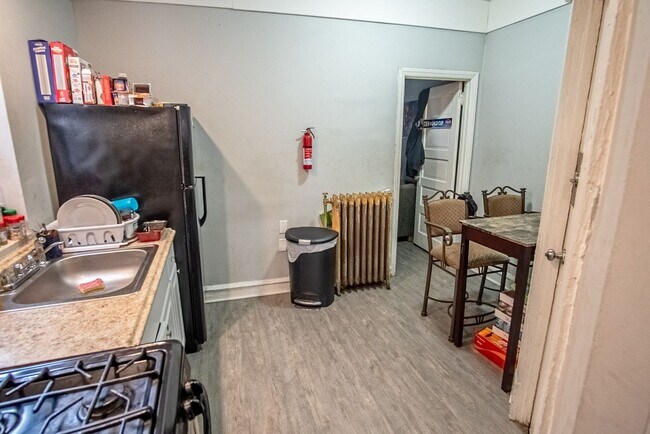 Building Photo - 3864 W Girard Ave