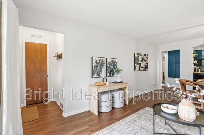 Foto del edificio - 1721 Sheridan Ave W