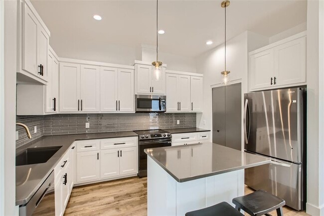 Building Photo - 642 Cypress Ln