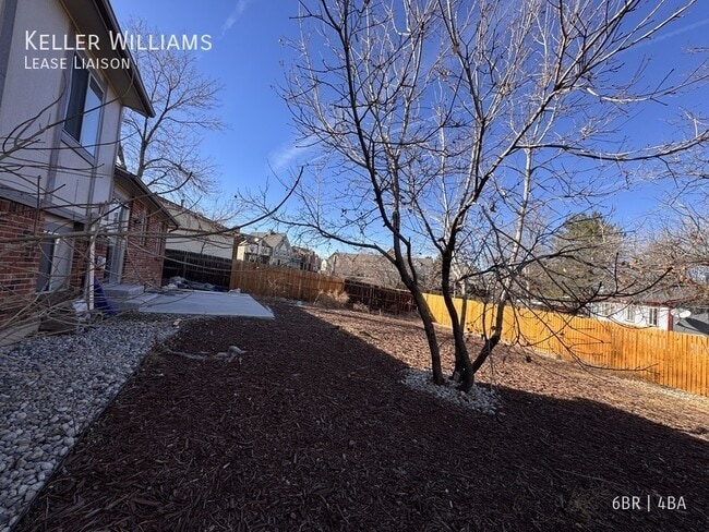 Building Photo - 277 Glenway St