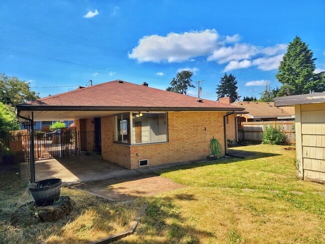 Photo - Charming 3 Bed 1 Bath Home in Kennydale