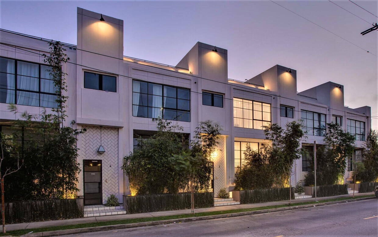 Foto principal - 1252 N Las Palmas Ave